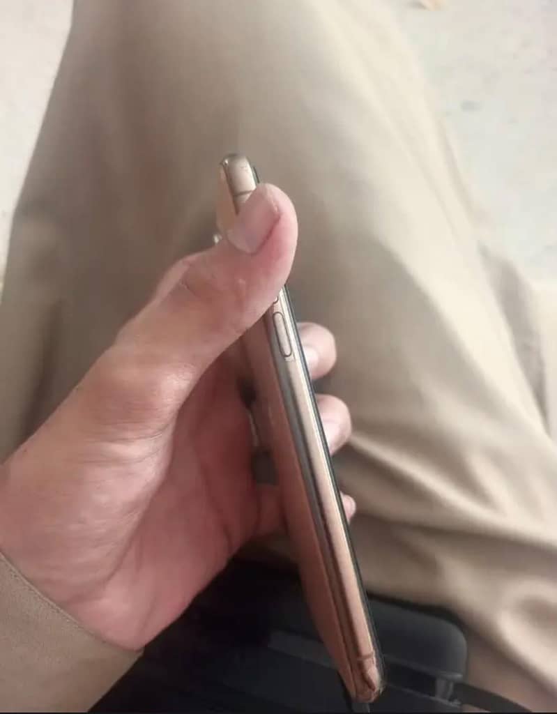 Apple iPhone 11 Pro 3