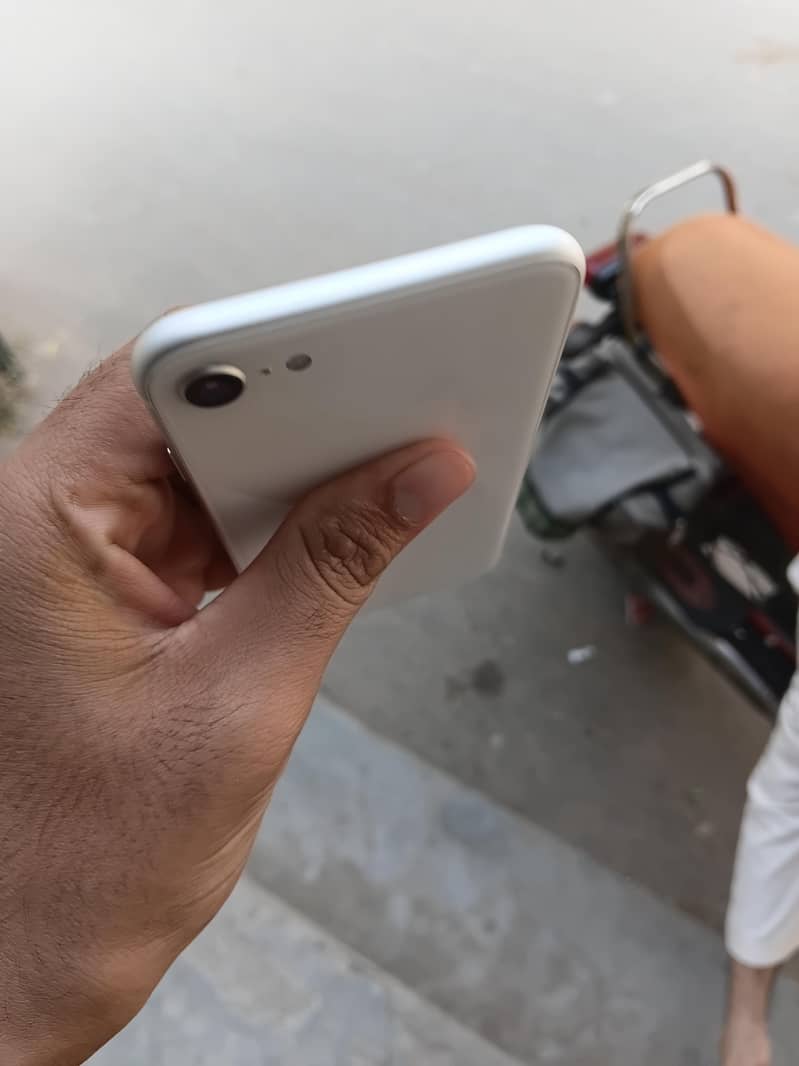 Apple iPhone SE 4