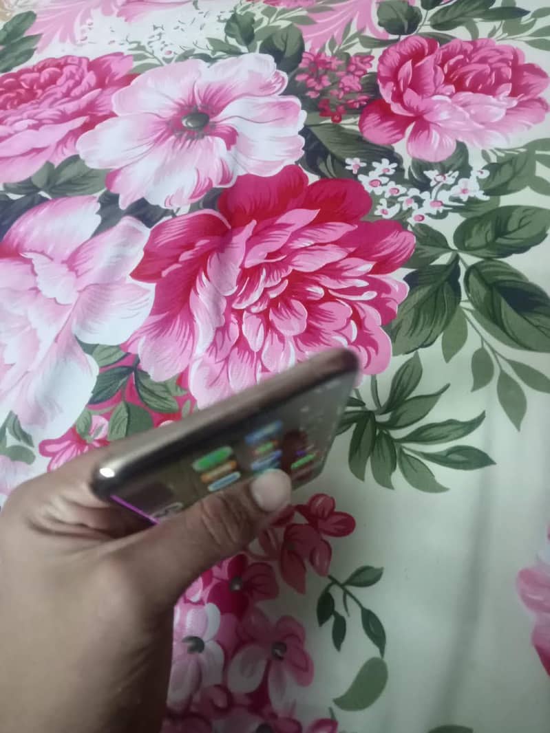 Apple iPhone 11 Pro Max 2