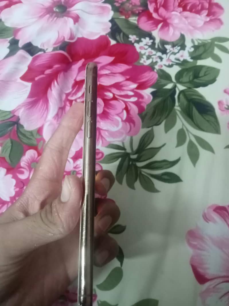 Apple iPhone 11 Pro Max 4