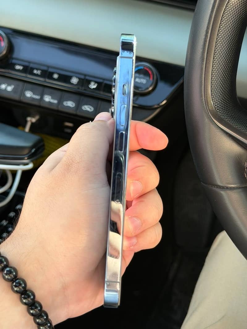 Apple iPhone 13 Pro 2