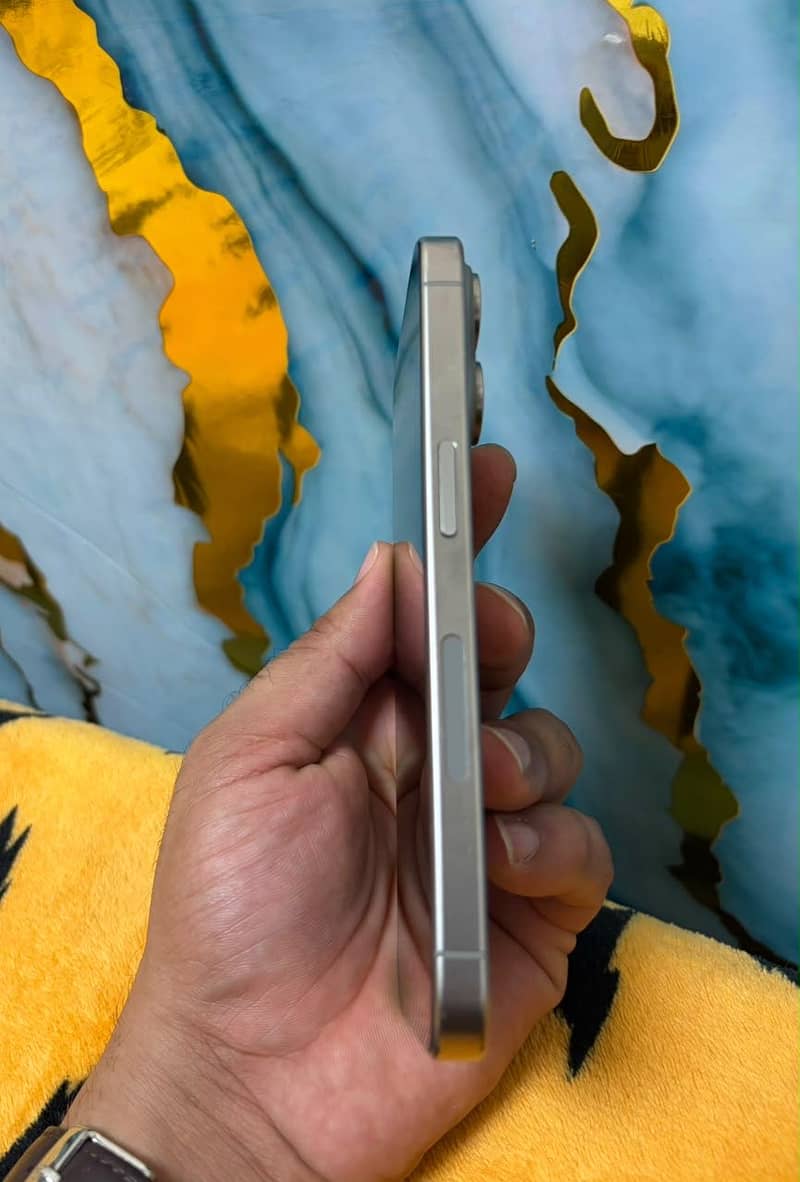 Apple iPhone 15 Pro 0