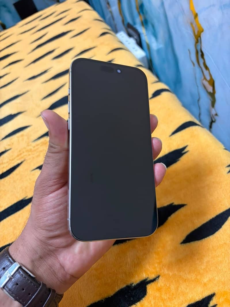 Apple iPhone 15 Pro 3