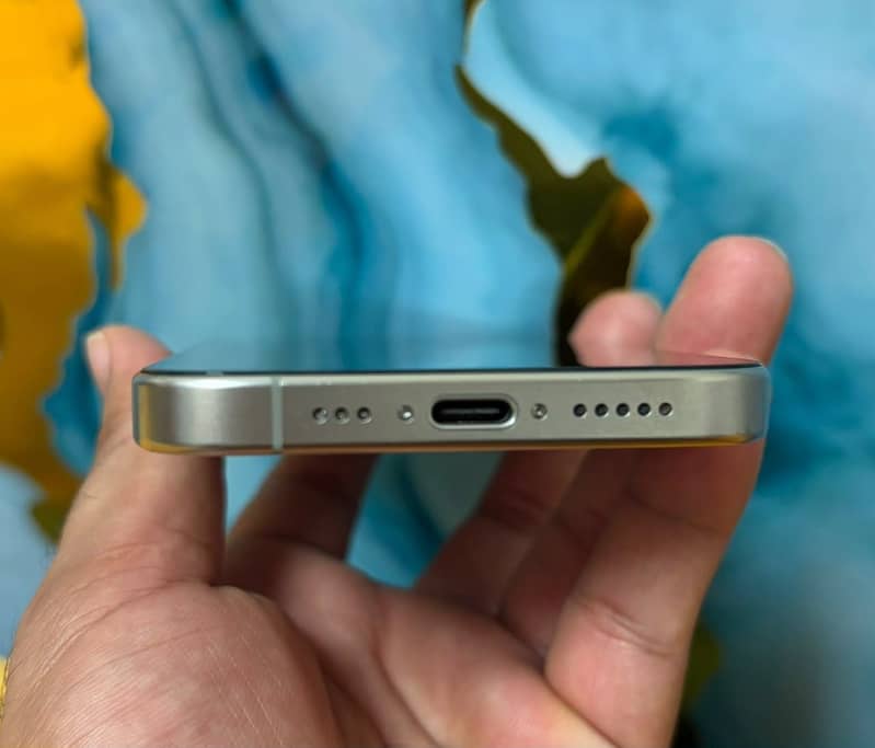 Apple iPhone 15 Pro 4