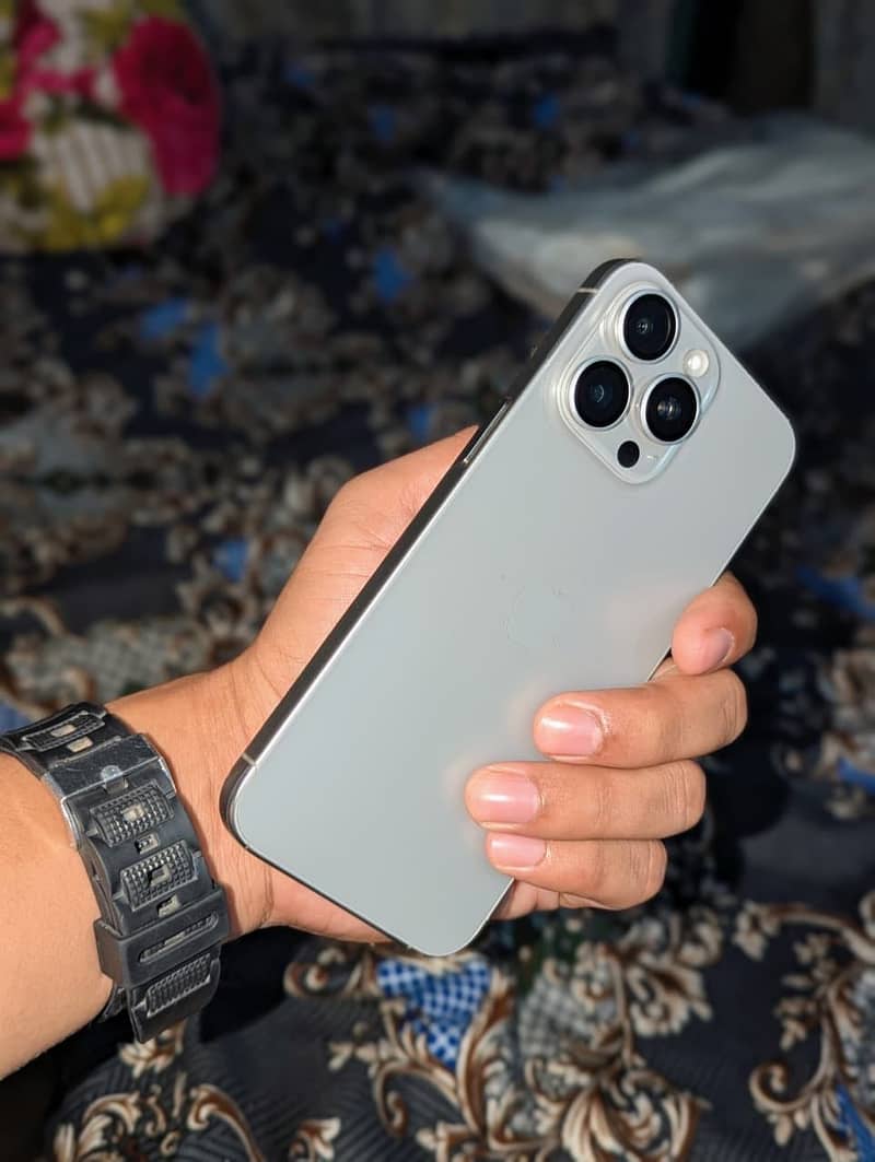 Apple iPhone 15 Pro Max 0