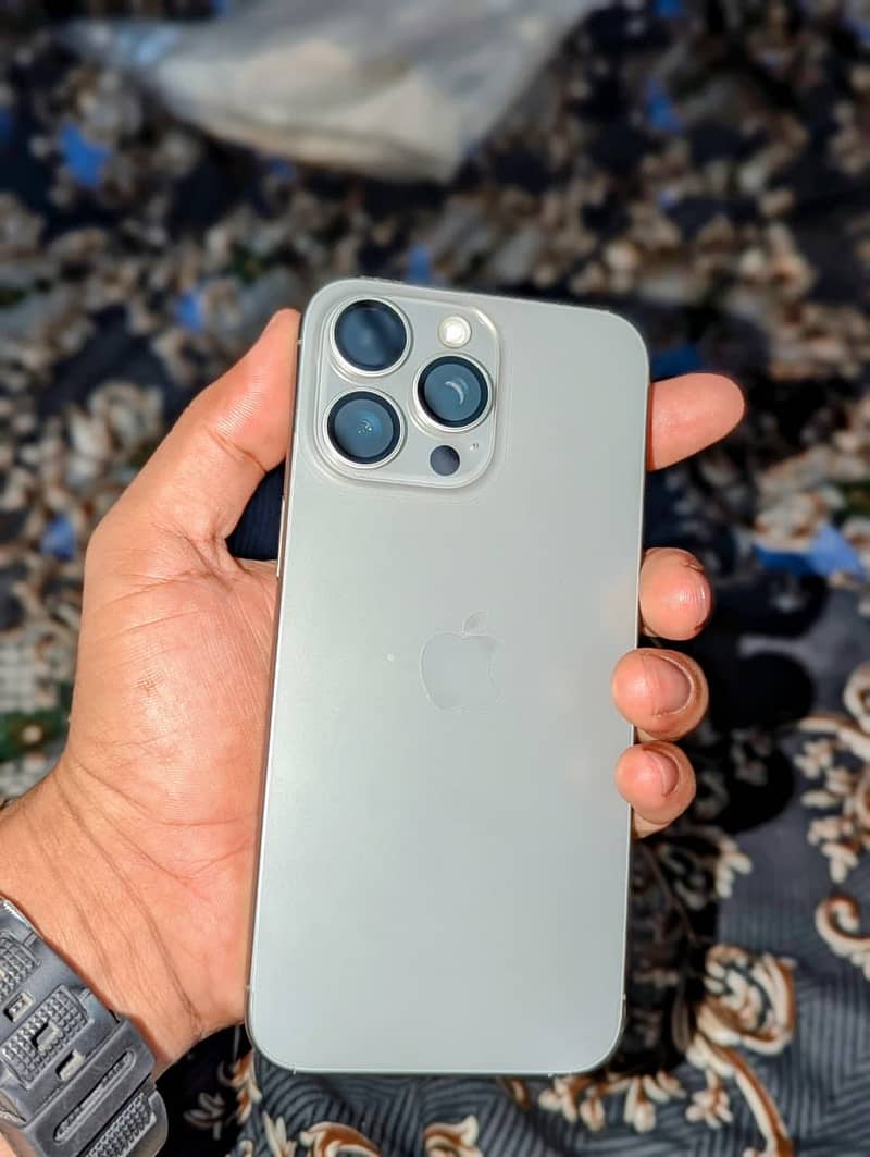 Apple iPhone 15 Pro Max 1