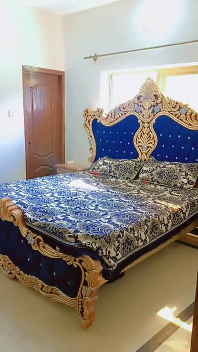 good condition bed set