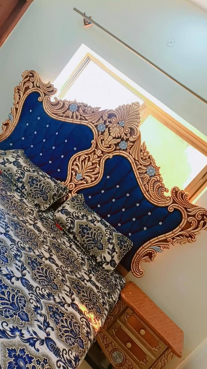 Royal luxury chinioti bedset . king size with dressing and side table 2