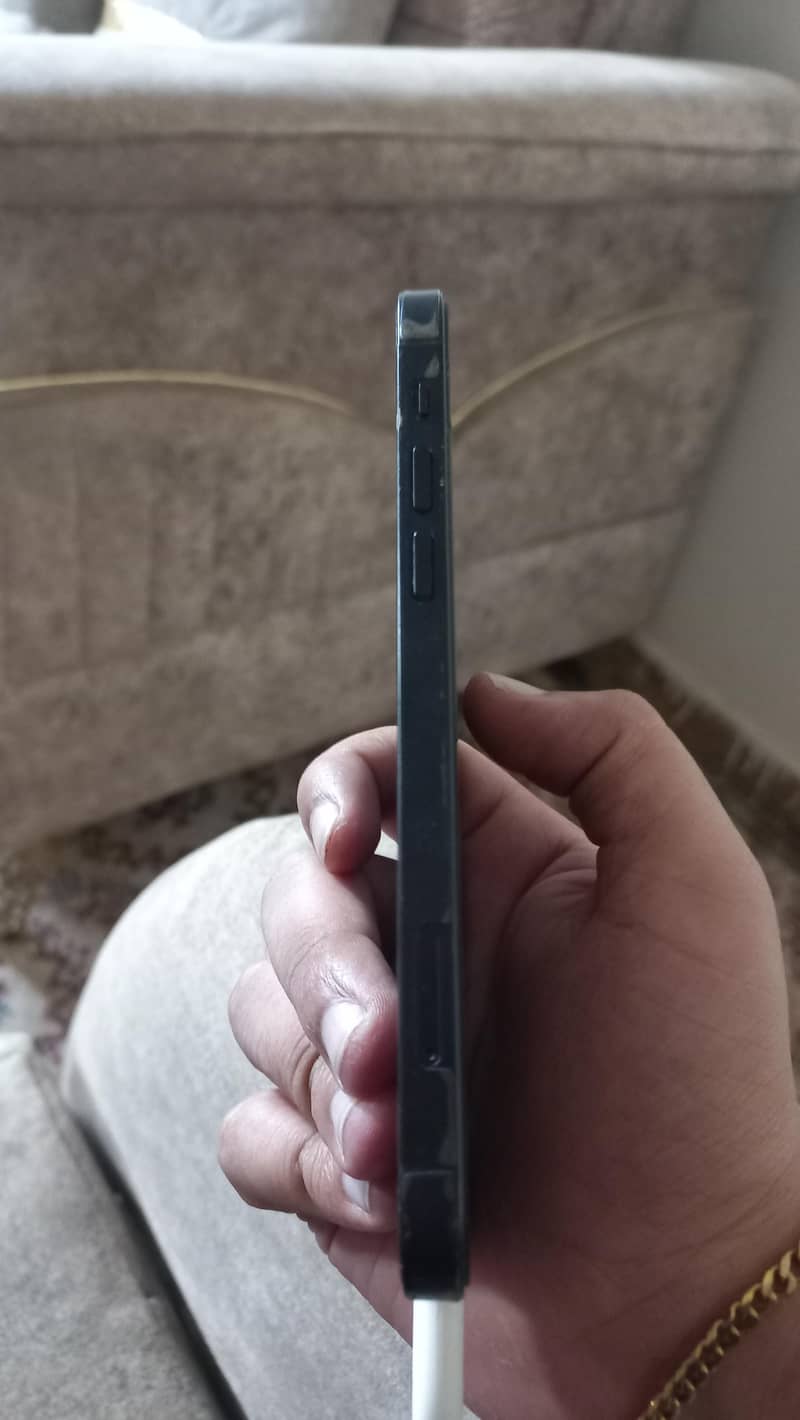 Apple iPhone 12 4