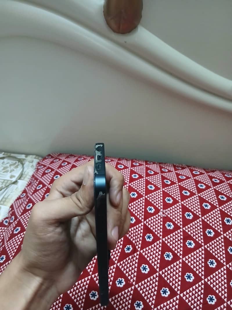 Apple iPhone 14 3