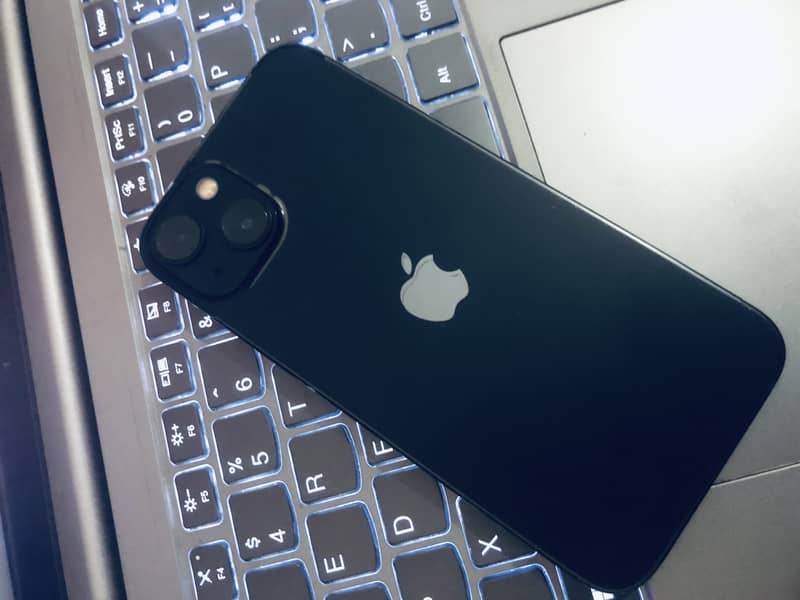 Apple iPhone 13 2