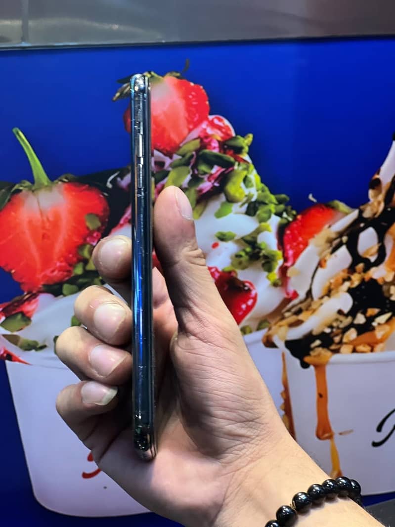 Apple iPhone XS Max 2