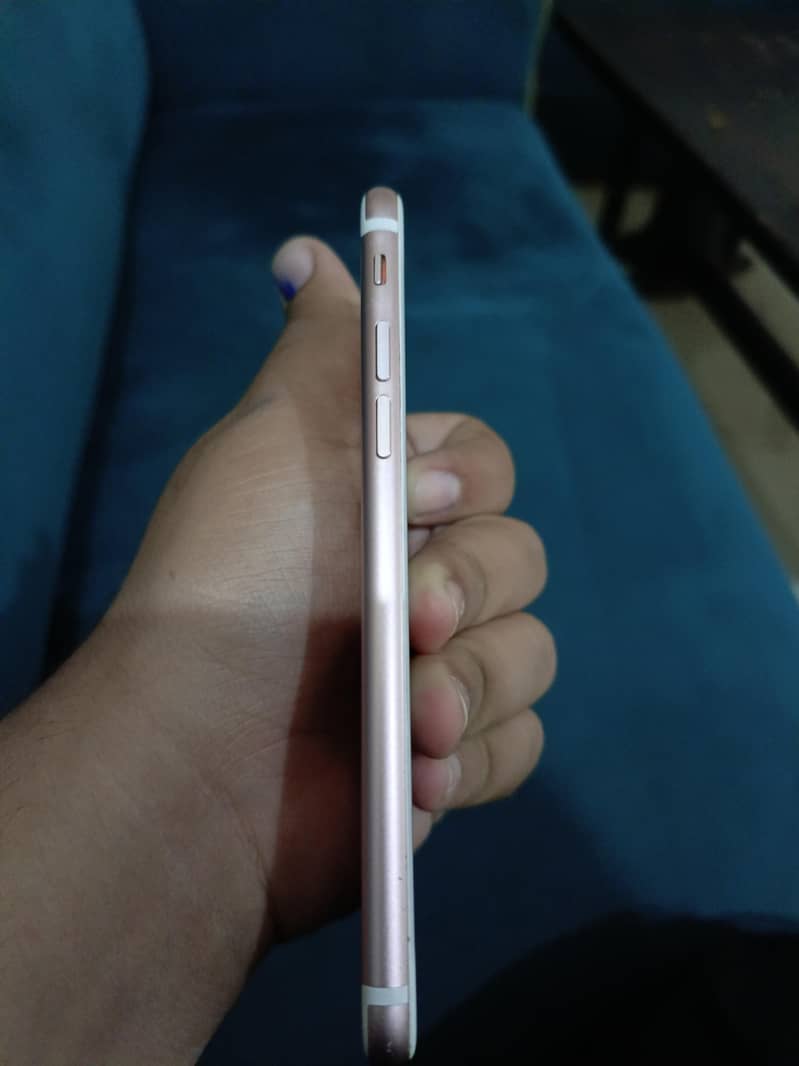 Apple iPhone 7 1