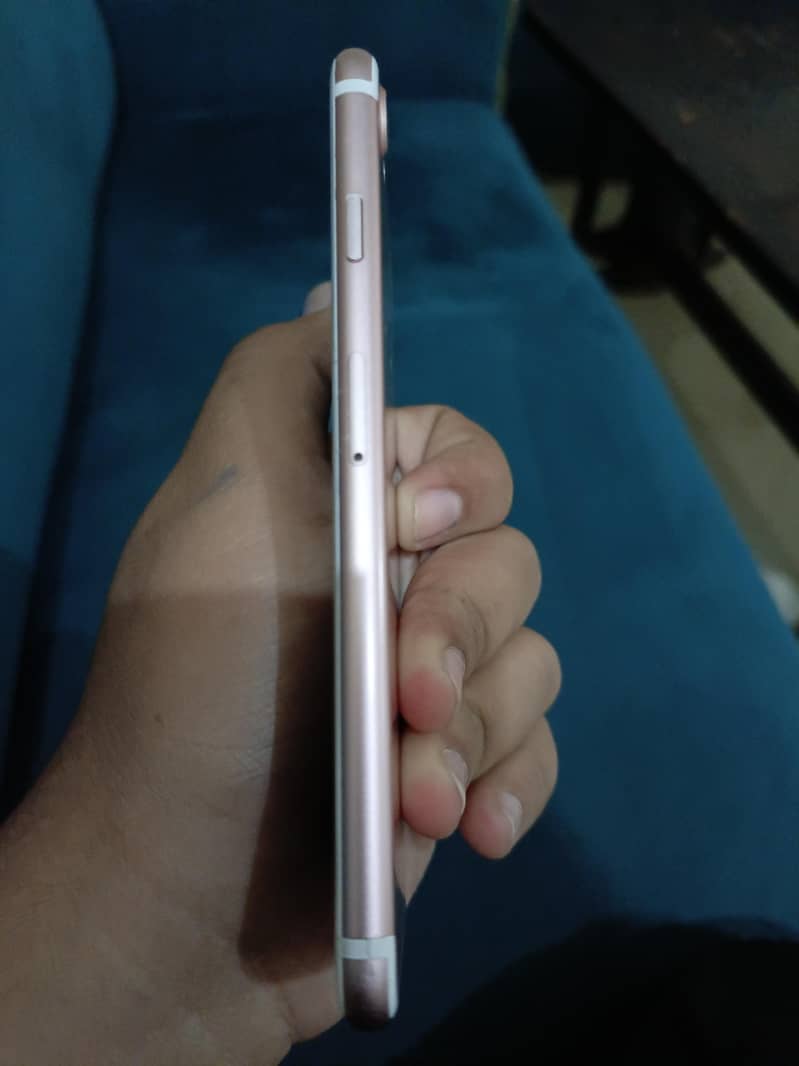 Apple iPhone 7 2