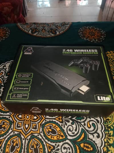 2.4G WIRELESS CONTROLLER GAMEPAD