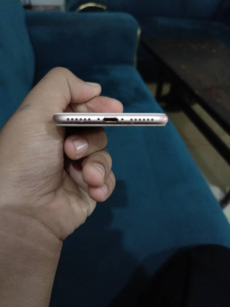 Apple iPhone 7 4