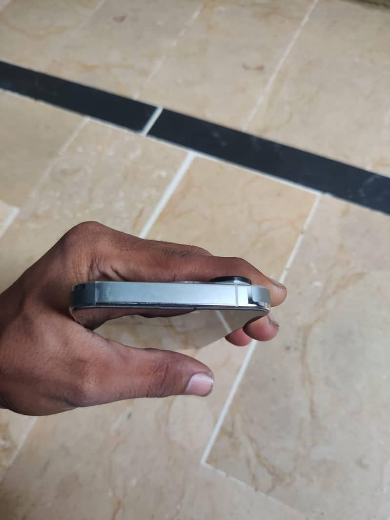 Apple iPhone 14 Pro 4