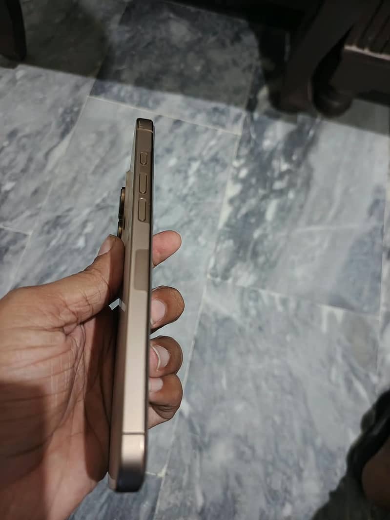 Apple iPhone 16 Pro Max 1
