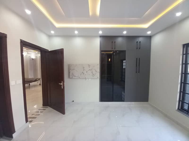 10 Marla House For Rent In Jasmine Block Sector C Bahria Town Lahore ...