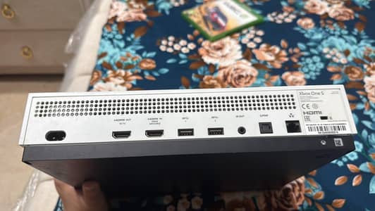 Xbox 1s brand new condition 1tb