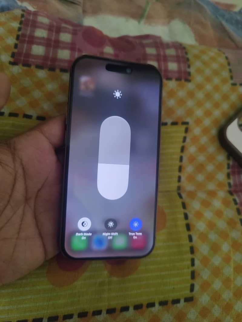Apple iPhone 16 Pro 2
