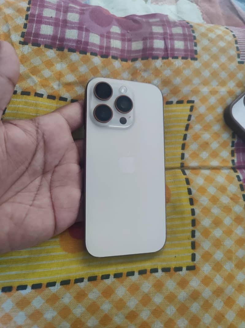 Apple iPhone 16 Pro 0