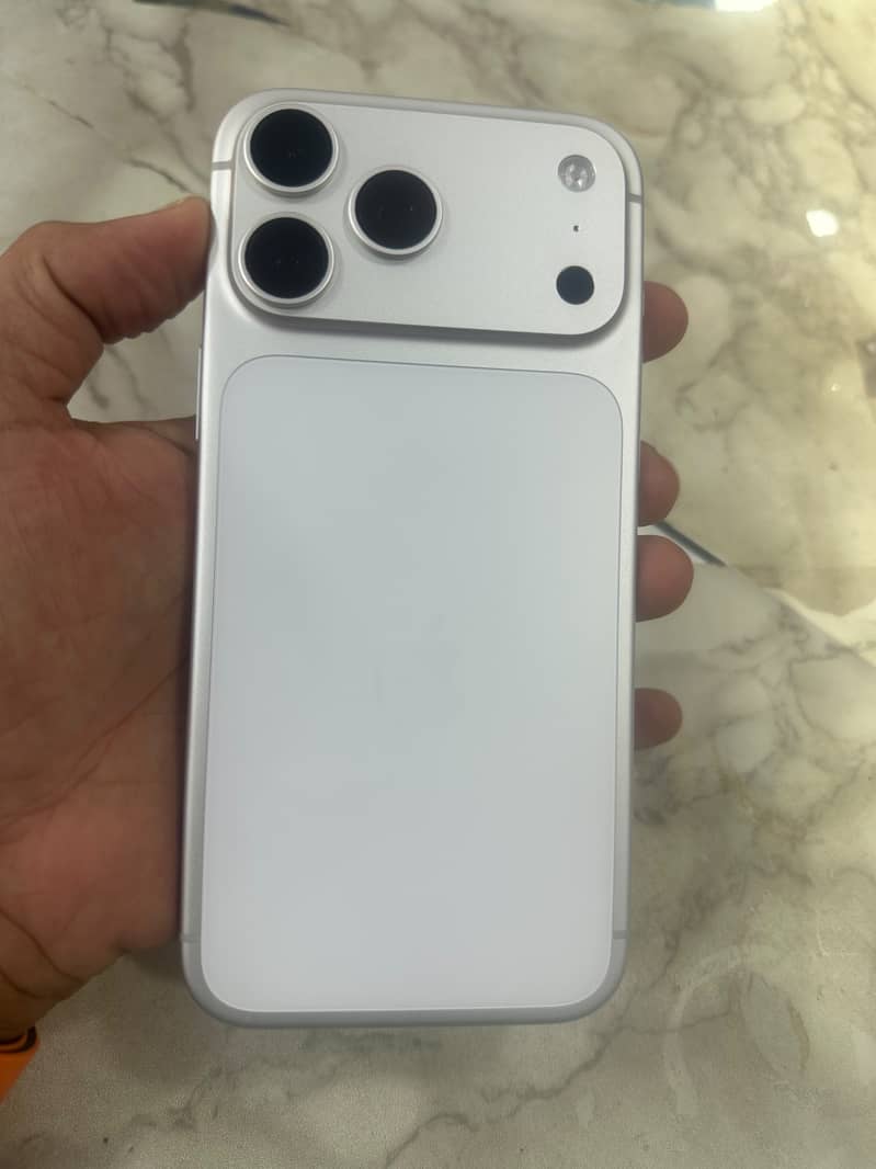 Apple iPhone 17 Pro Max 0