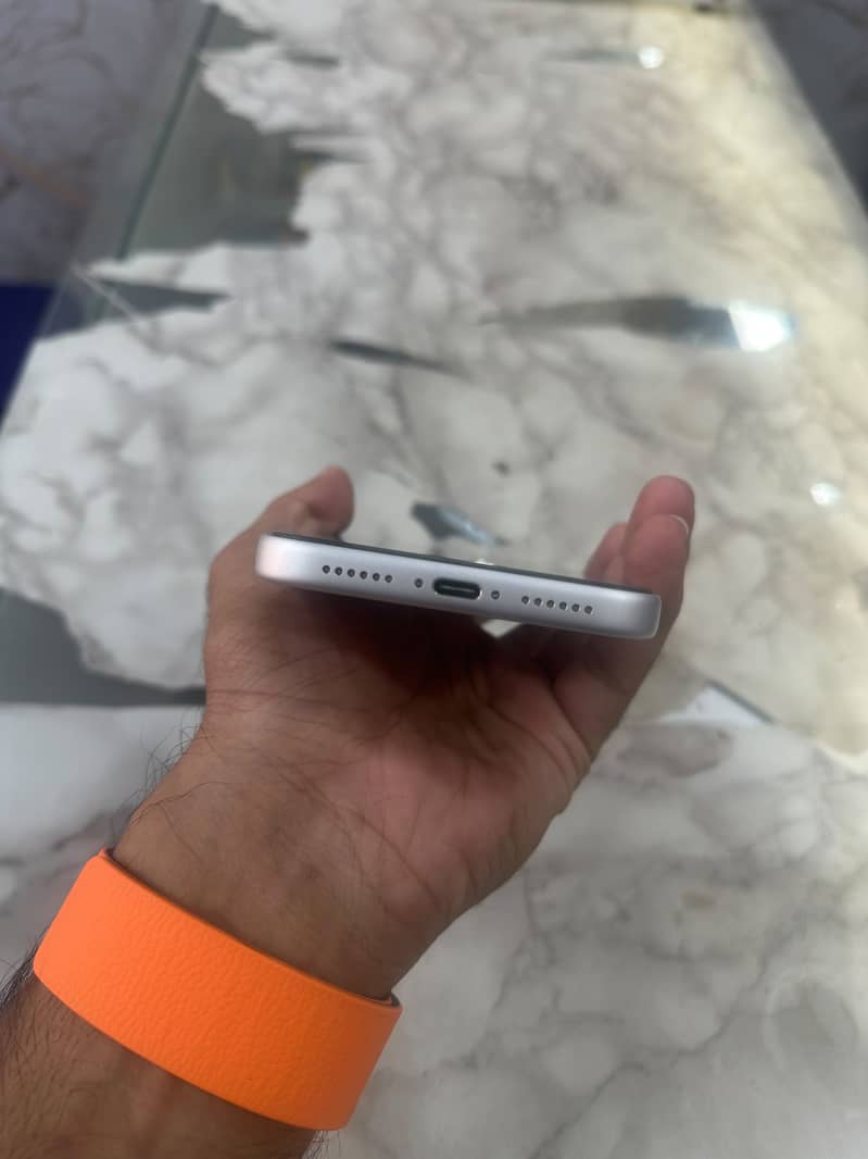 Apple iPhone 17 Pro Max 4