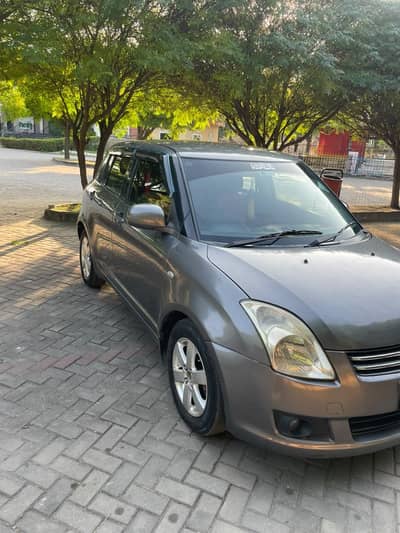 Suzuki Swift DLX automatic 2011