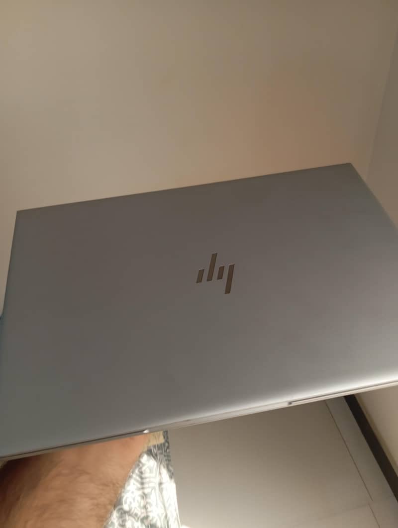 Hp core i5 8 generation touch screen 2