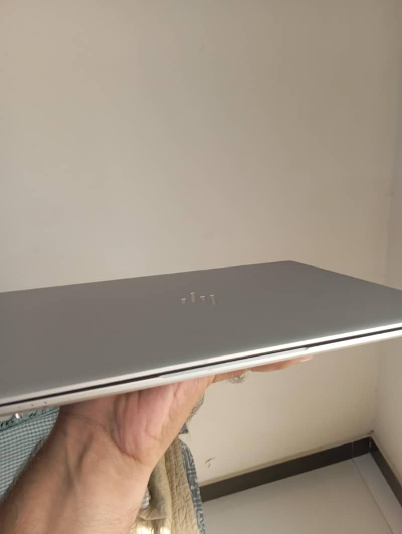 Hp core i5 8 generation touch screen 3