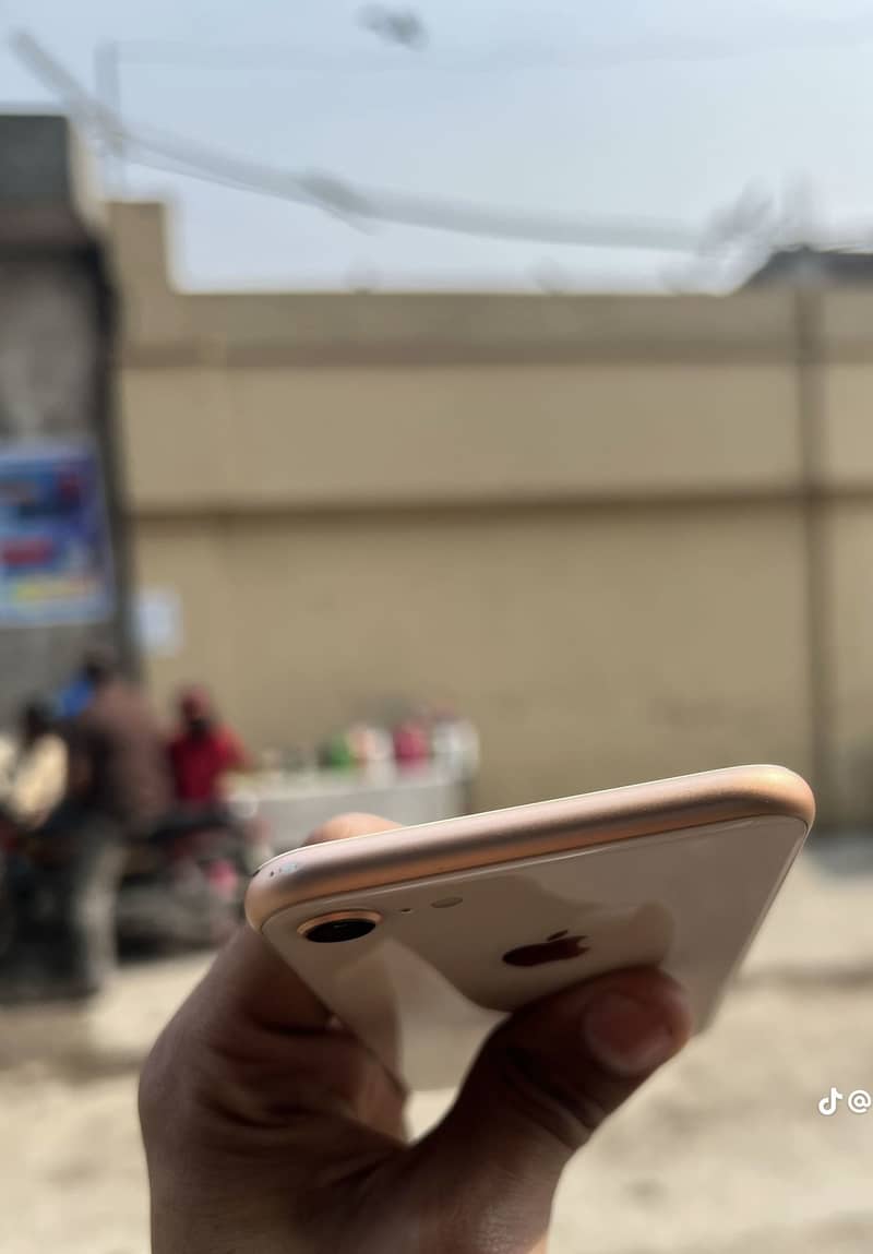 Apple iPhone 8 4