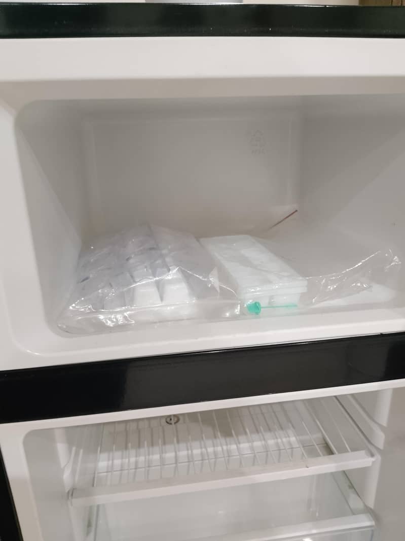 Mini Refrigerator 4