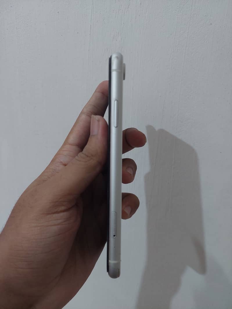 Apple iPhone XR 4