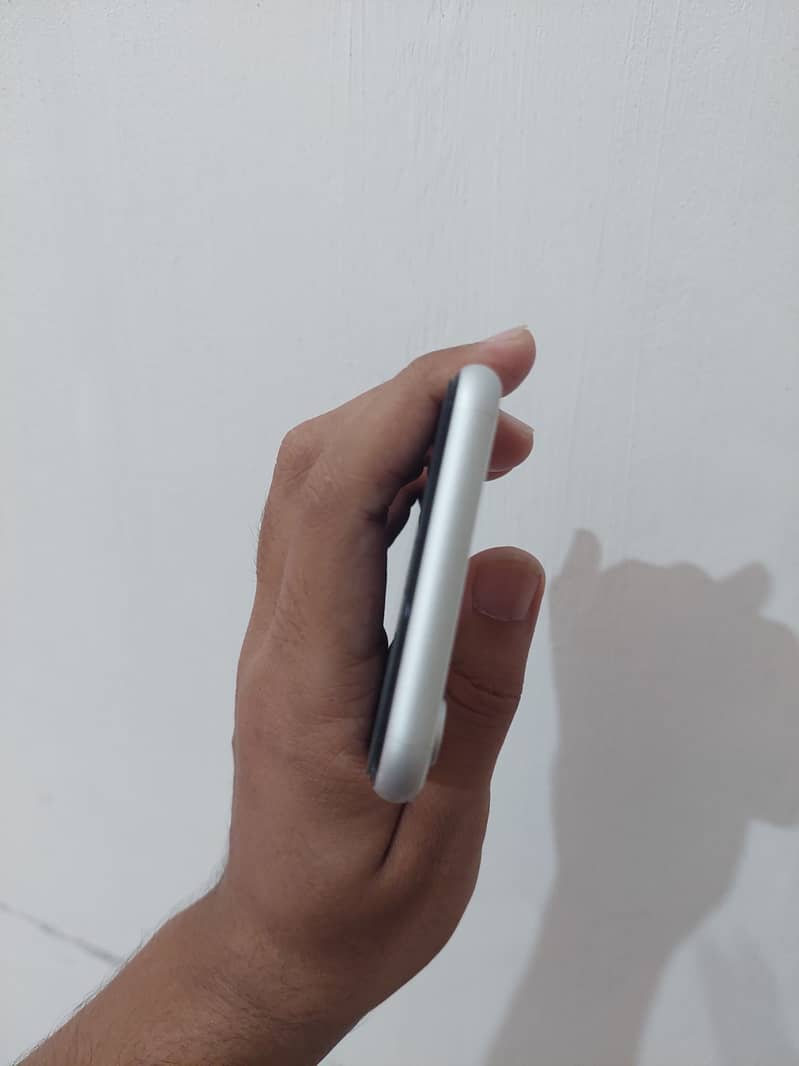 Apple iPhone XR 6