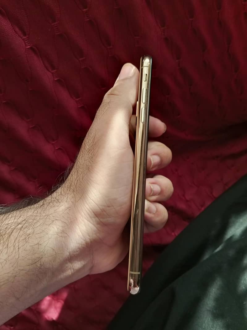 Apple iPhone XS Max 2
