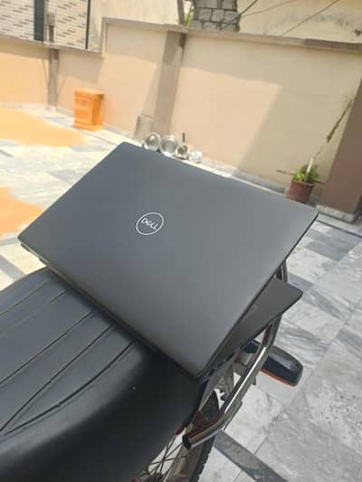 Dell core i5 8th generation laptop 8gb 7hr+ battery 256gb nvme SSD