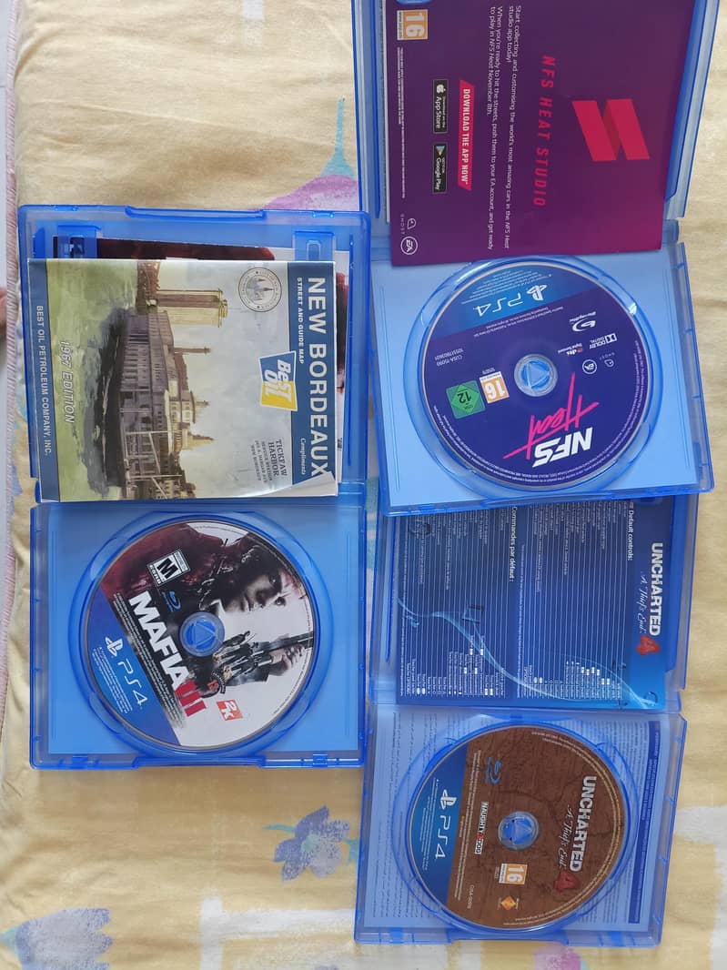 PLAYSTATION 4 4