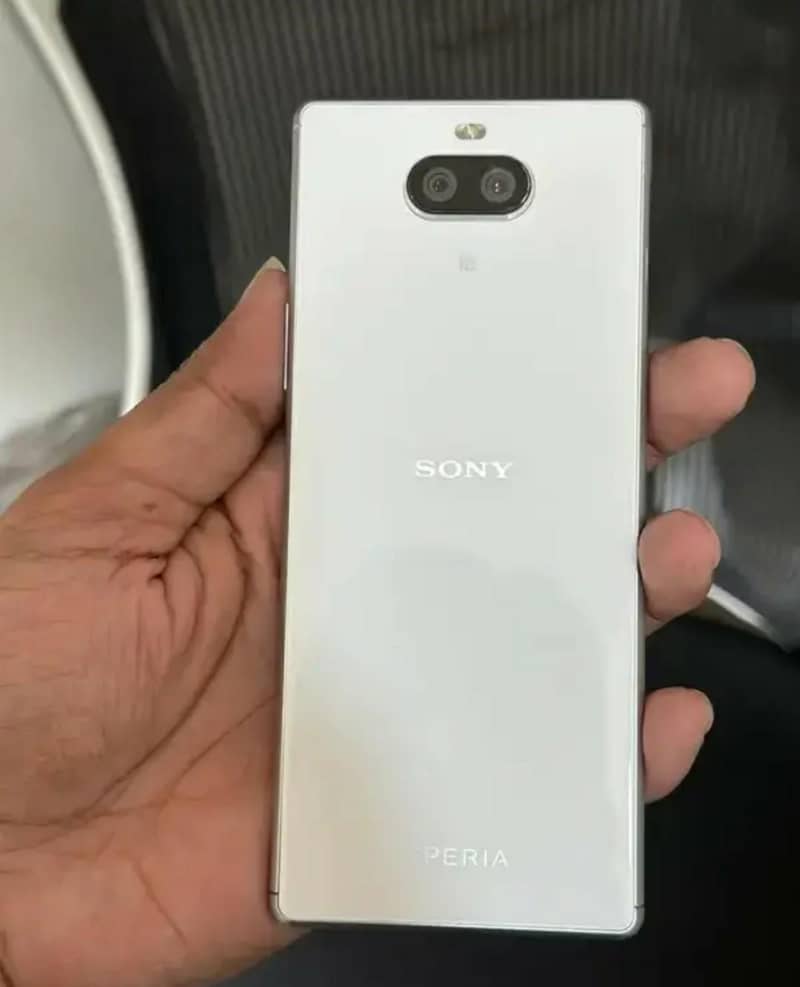 Sony Xperia 8 3