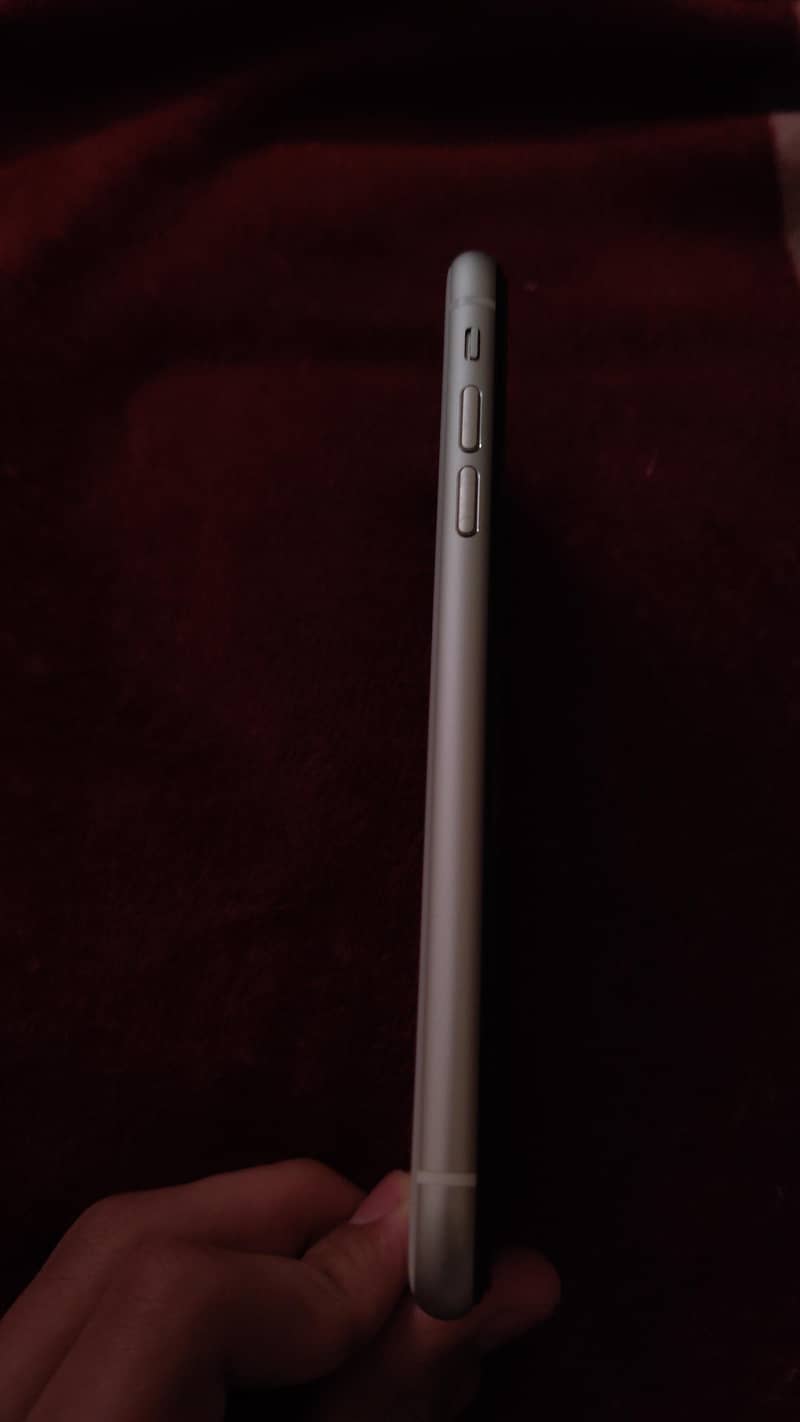 Apple iPhone 11 4