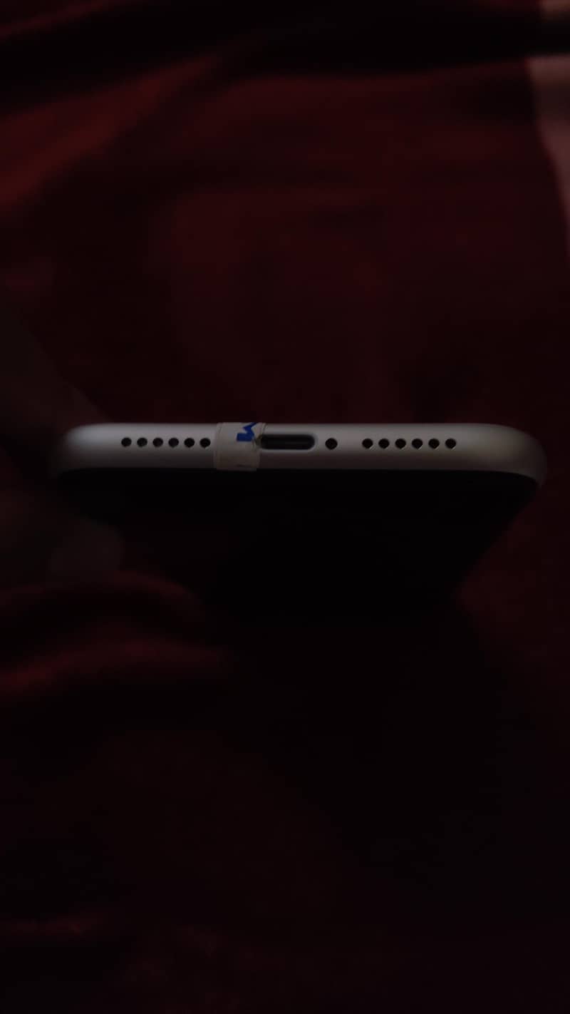 Apple iPhone 11 7