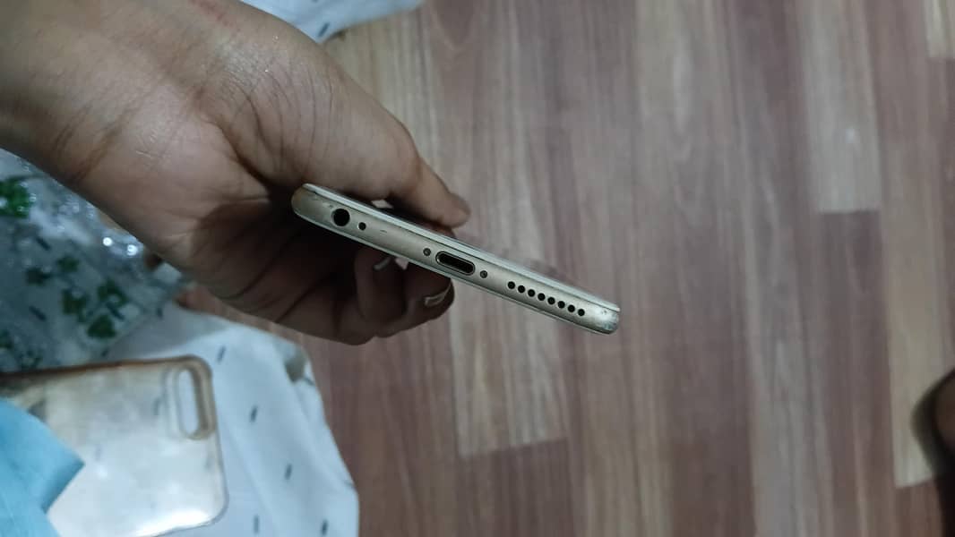 Apple iPhone 6 Plus 3