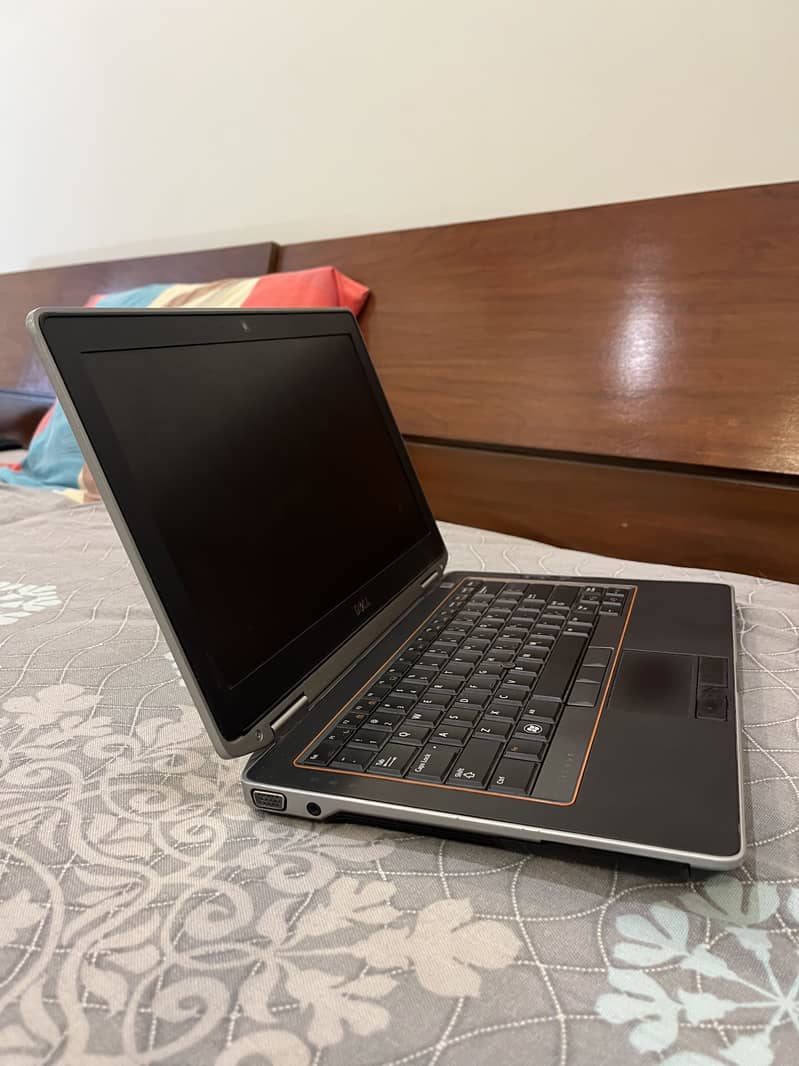 Dell Latitude E6320 1