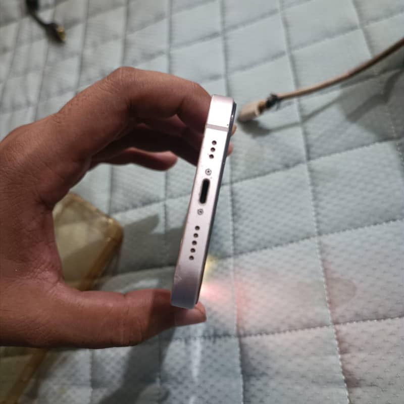 Apple iPhone 13 1