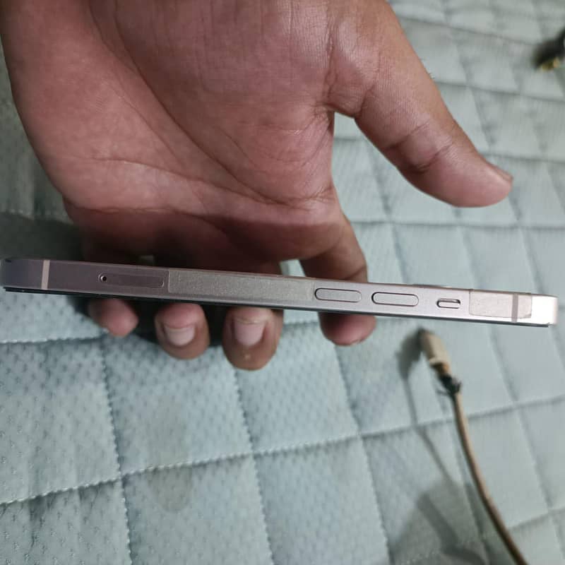 Apple iPhone 13 3