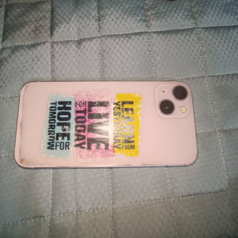 Apple iPhone 13 5