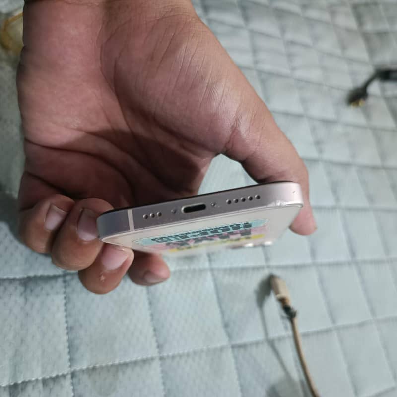 Apple iPhone 13 6