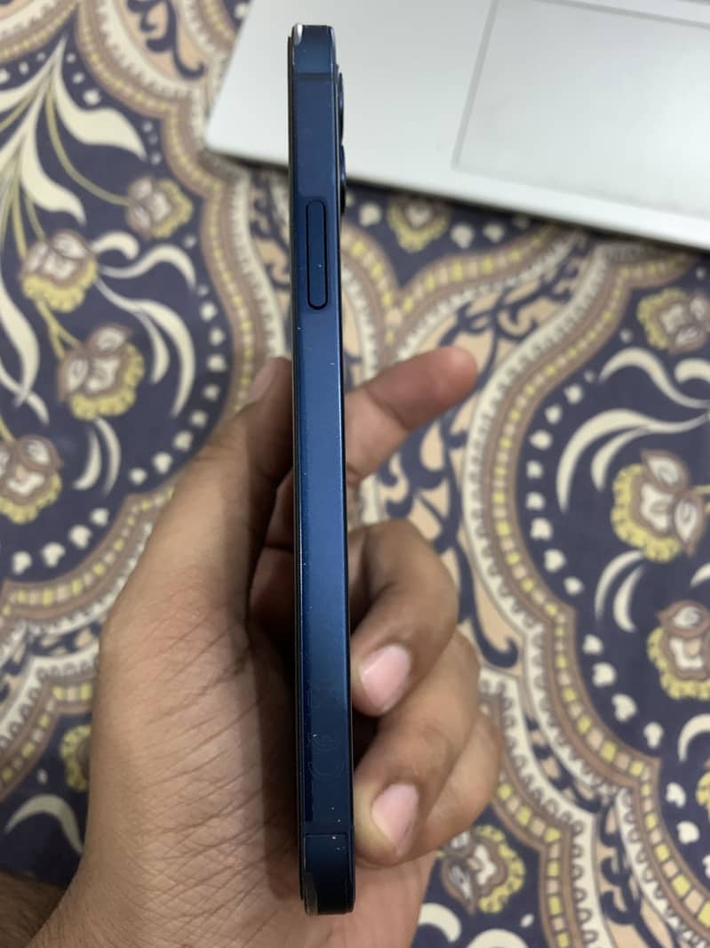 iPhone 12 0