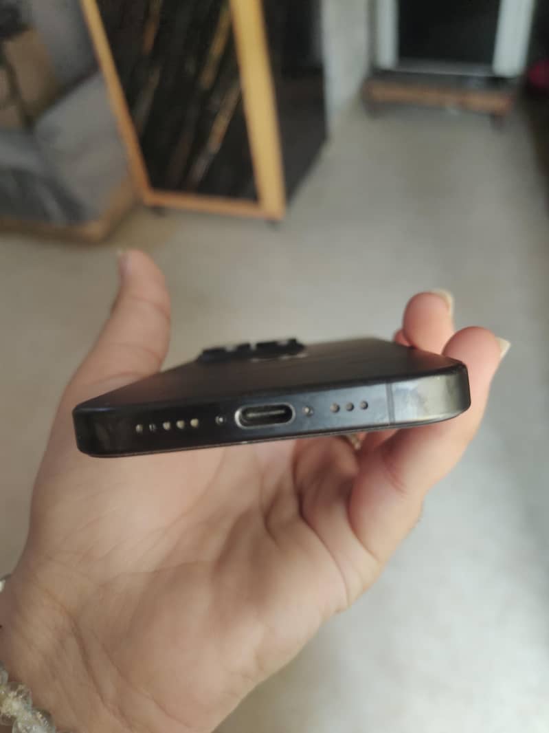 Apple iPhone 15 Pro 2