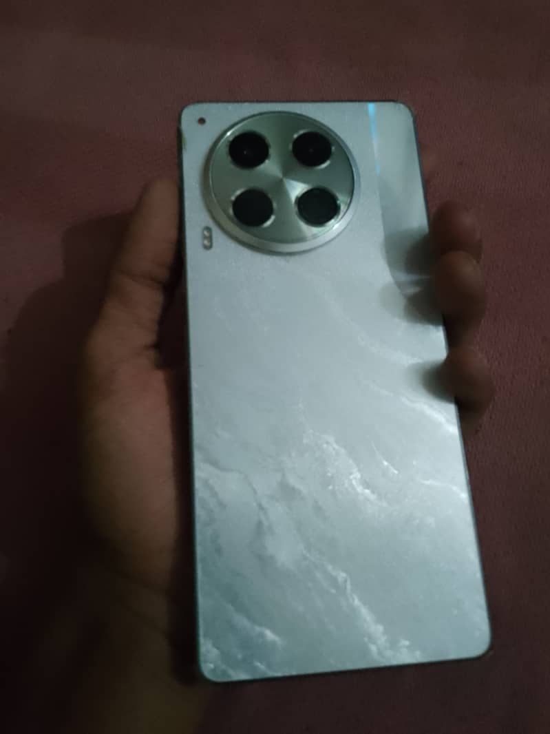 Tecno CAMON 30 0